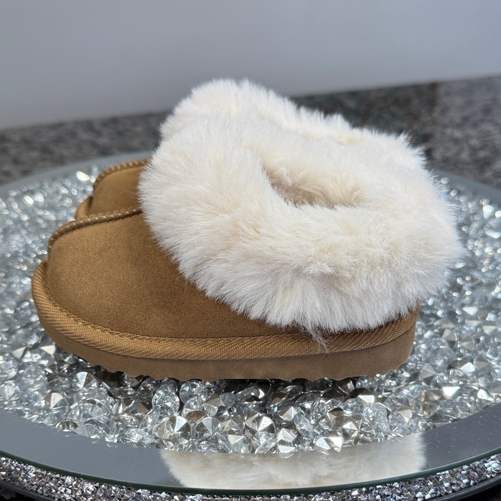 Faux Fur Trim Slipper - Camel and Cream NWOT 7T